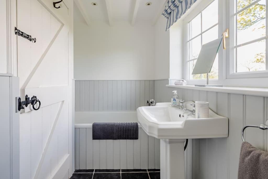 Rhos Y Bel Cottage Angelsey Llangadwaladr  Экстерьер фото